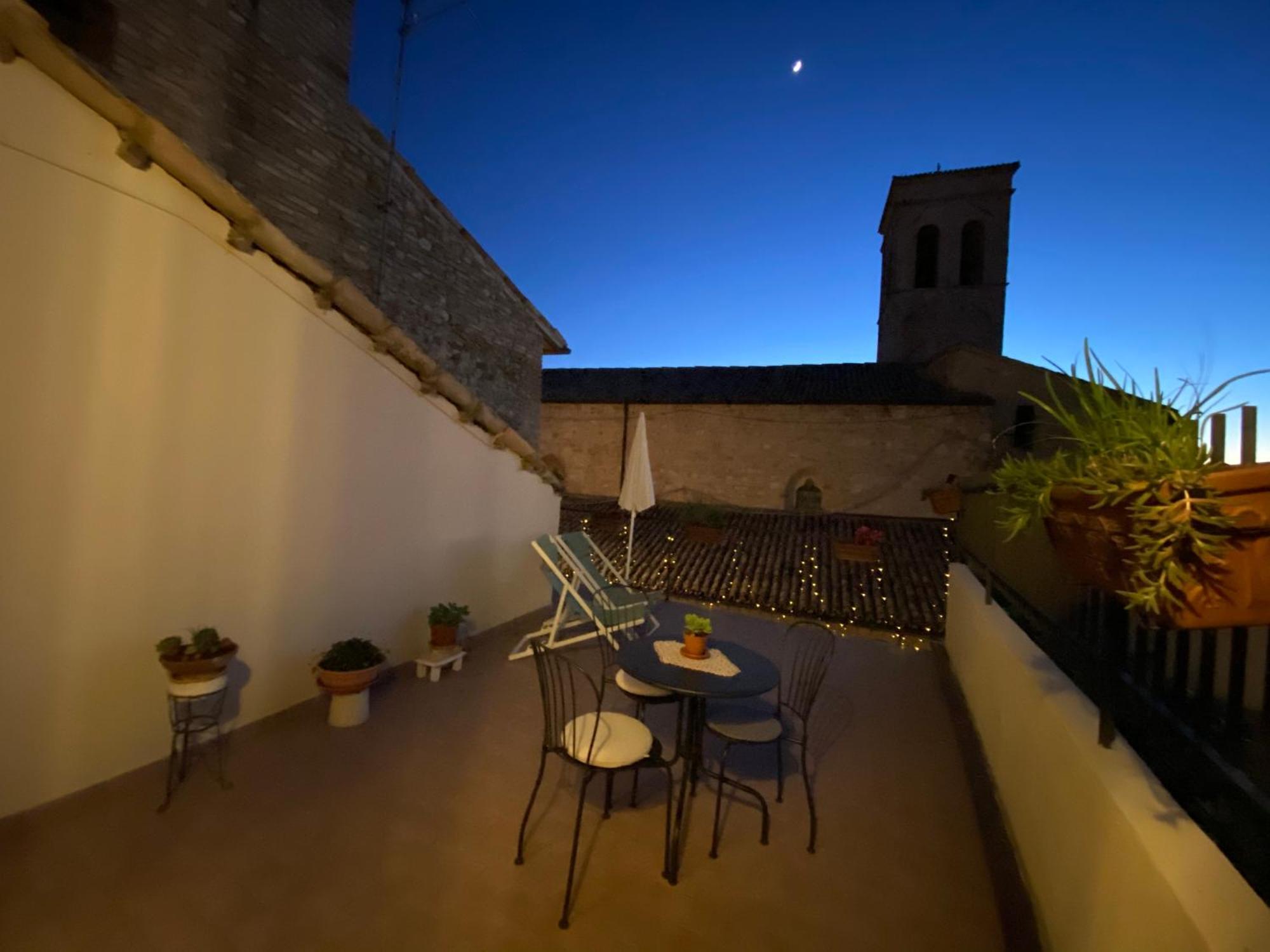 App. Con Terrazza Panoramica In Centro-蒙特法尔科 外观 照片