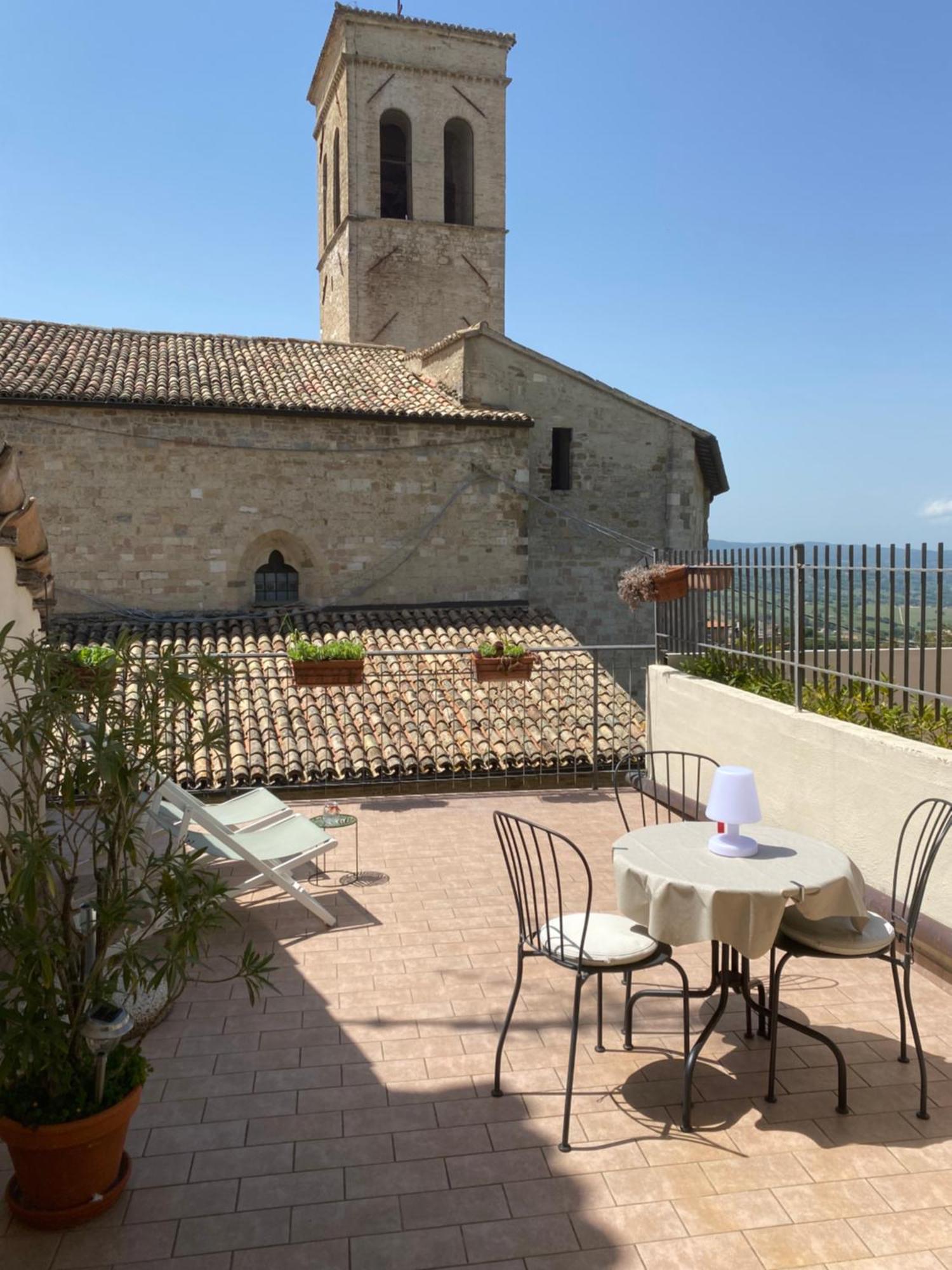 App. Con Terrazza Panoramica In Centro-蒙特法尔科 外观 照片